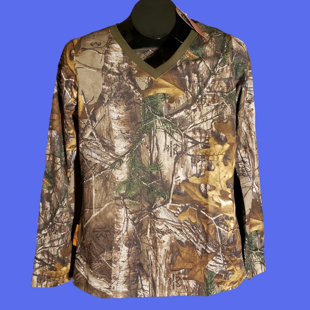 She Outdoor Long Sleeve V-Neck Camo Tee Size S